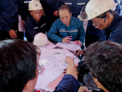 Nam công nhân vẫn mắc kẹt dưới hầm lò