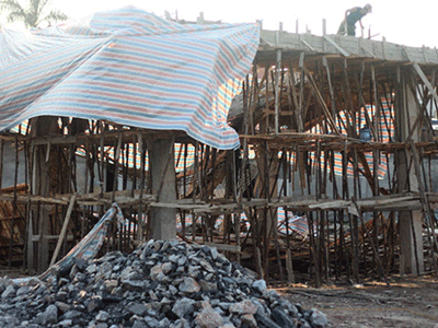 Sập giàn thép, ba thợ hồ bị thương
