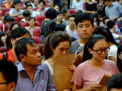 Thứ trưởng Giáo dục: "Chỉ một bộ phận thí sinh vất vả khi nộp - rút hồ sơ"