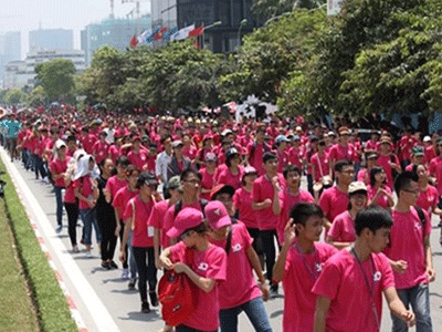 5.000 tình nguyện viên nhảy flashmob trước cổng viện huyết học