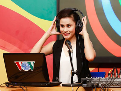 Một ngày tất bật của nữ MC "365 ngày hạnh phúc"