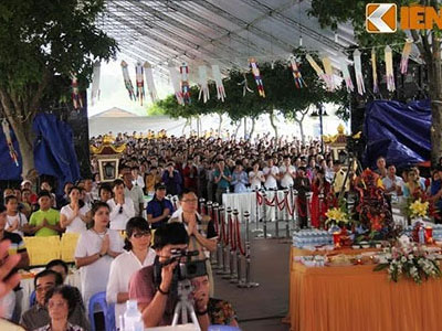 TP HCM: Hàng nghìn người dự lễ cầu siêu, Vu lan rằm tháng 7