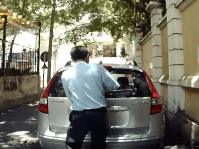 Camera hành trình “bắt sống” bảo vệ bẻ gạt nước Hyundai i30