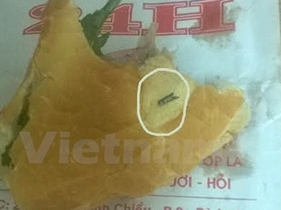 Cắn phải dao lam trong bánh mì của chuỗi cửa hàng 24h