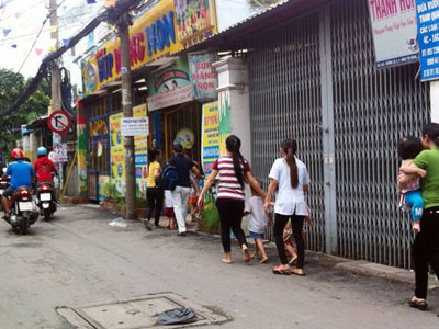 Cháy nhà kho, hàng chục trẻ mầm non tháo chạy