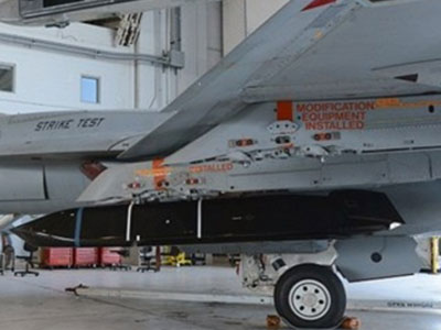 Mỹ tích hợp tên lửa LRASM cho F-18 đối phó Trung Quốc
