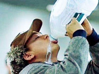 Tiếc của, nữ hành khách nốc hết chai rượu XO tại sân bay