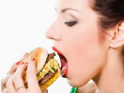 7 dấu hiệu chứng tỏ bạn ăn uống không đúng cách