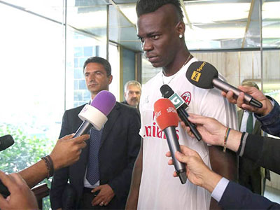 AC Milan mượn Mario Balotelli từ Liverpool: Chào "Táo thối" trở về!