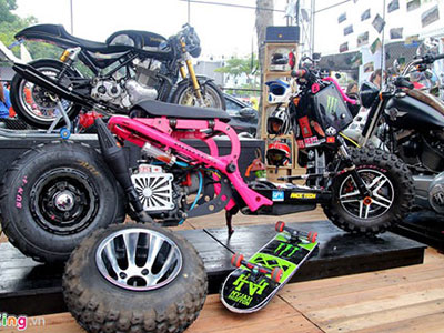 Honda Zoomer độ ống pô từ súng chống tăng ở Sài Gòn