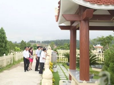 Tháng “cô hồn”: Mua đất nghĩa trang, phần mộ làm… quà tặng cho người thân