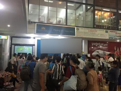Vietnam Airline hủy chuyến, hành khách vật vạ cả đêm ở sân bay