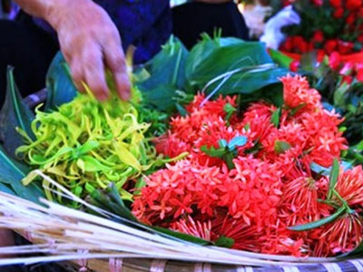 Những loại hoa nào không dâng cúng trên bàn thờ?