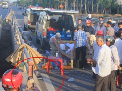Bàng hoàng phát hiện thi thể 2 thanh niên trên đường quốc lộ
