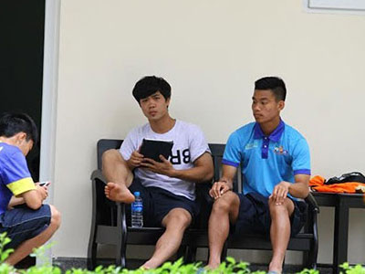 Cầu thủ HAGL bị cấm trại, không sử dụng điện thoại