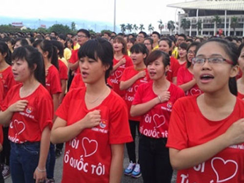 Hơn 12.000 bạn trẻ ở Hà Nội tham gia chào cờ, hát quốc ca
