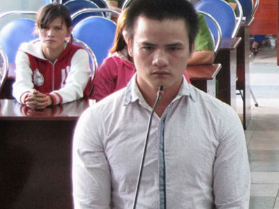 Đâm chết người vì bị... giẫm vào chân