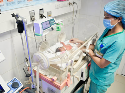 Thai phụ trúng đạn nguy kịch
