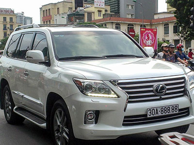 Chạm mặt Lexus LX570 mang biển “ngũ quý 8” tại Hà Nội