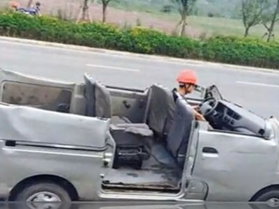 Chàng trai tự cắt nóc ô tô để làm xe mui trần