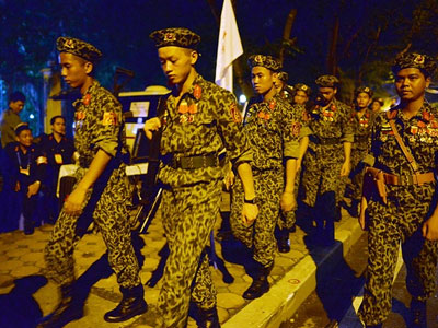 Quân, dân trắng đêm chờ diễu binh