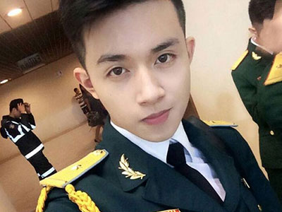 Cư dân mạng săn lùng anh chàng đẹp trai mặc quân phục trong buổi diễu binh