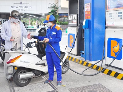 Xăng có thể giảm hơn 1.000 đồng sau lễ