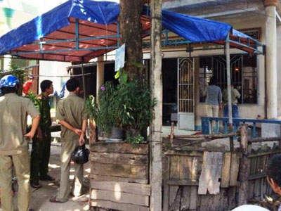 Anh đâm chết em bằng một nhát kéo