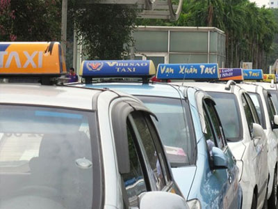 Giá xăng dầu giảm sâu, giá cước không giảm: Cơ quan chức năng bất lực?