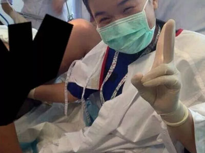 Nở rộ trào lưu chụp ảnh "tự sướng" lúc... đỡ đẻ của bác sĩ sản khoa