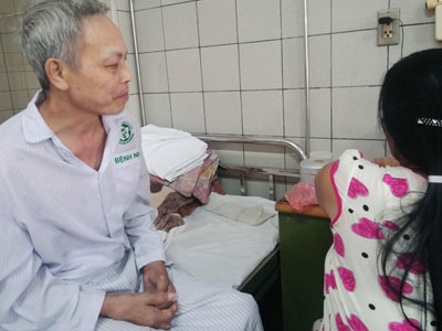 Sau cam kết, cán bộ y tế bớt... cáu gắt