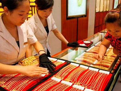 Vàng giảm mạnh, USD đồng loạt đi xuống