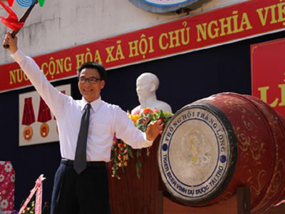Khai giảng bớt giảng, khai trường bớt dài