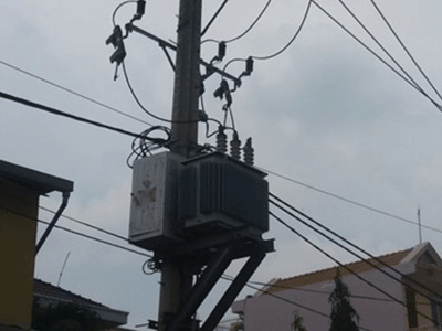 Nổ trạm biến áp cao thế, người dân bạt vía bỏ chạy