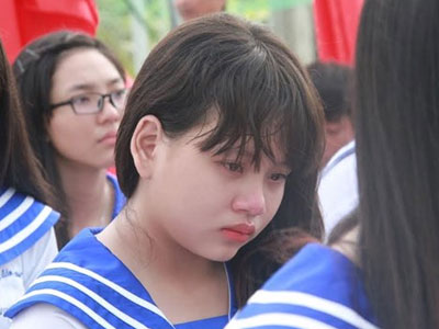 Xúc động nữ sinh 12 kể về mẹ khiến cả trường rớt nước mắt