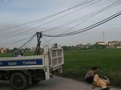 Xe chuyên dụng chắn ngang đường, chiến sỹ CSGT nhập viện