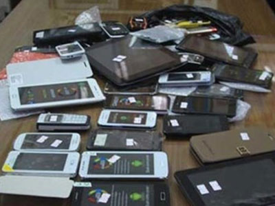 Cảnh sát 141 bắt hàng chục điện thoại iPhone 5 giá...2 triệu