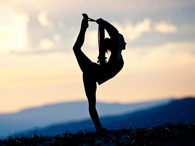 5 tư thế yoga cực tốt cho "chuyện ấy"