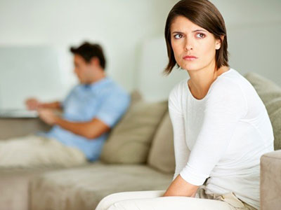 Chuỗi ngày tủi nhục của người vợ "bù nhìn"