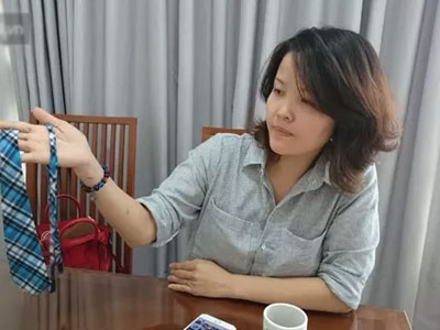 Mẹ lên facebook chê đồng phục học sinh xấu, con bị... đuổi học