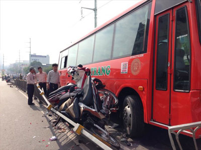Hãng Phương Trang lên tiếng vụ tông xe trên cầu vượt Cây Gõ