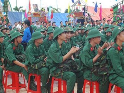 Nhiều đảng viên, cử nhân đại học nhập ngũ