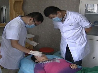 Người vợ kể lại ký ức kinh hoàng khi bị chồng cắn, nuốt mất mũi
