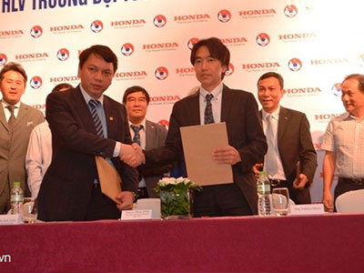 Vì sao VFF giữ chân HLV Miura?