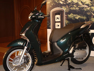 Ảnh chi tiết Honda SH mới với chìa khóa thông minh