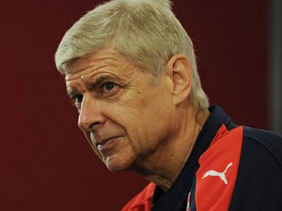 HLV Arsene Wenger nổi giận vì bị gọi là "Đồ gian dối"