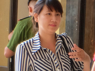 Vợ Nguyễn Mạnh Tường lặng lẽ đến phiên tòa xử chồng