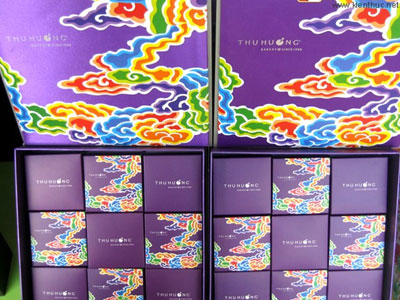 Bánh trung thu đẹp mắt giá rẻ sốt hàng ở Hà Nội
