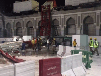 Cần trục đổ vào thánh đường ở Arab Saudi do gió bão