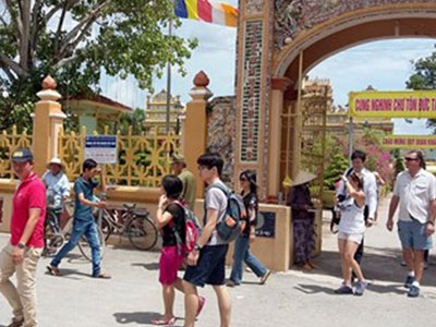 Thanh niên bị đâm chết trong sân chùa